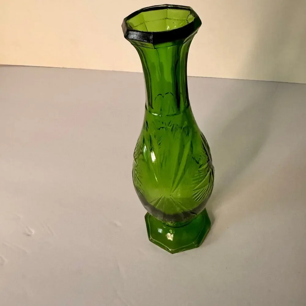 Emerald Green Starburst Pattern Antique Glass Bud Wildflower Vase 7